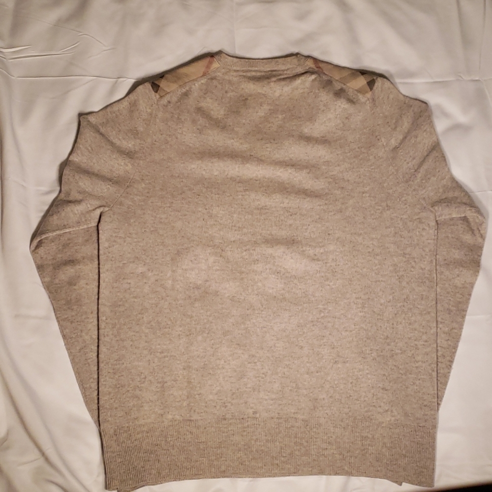 Burberry Men's Cashmere v-neck sweater- XL - Picture 4 of 5